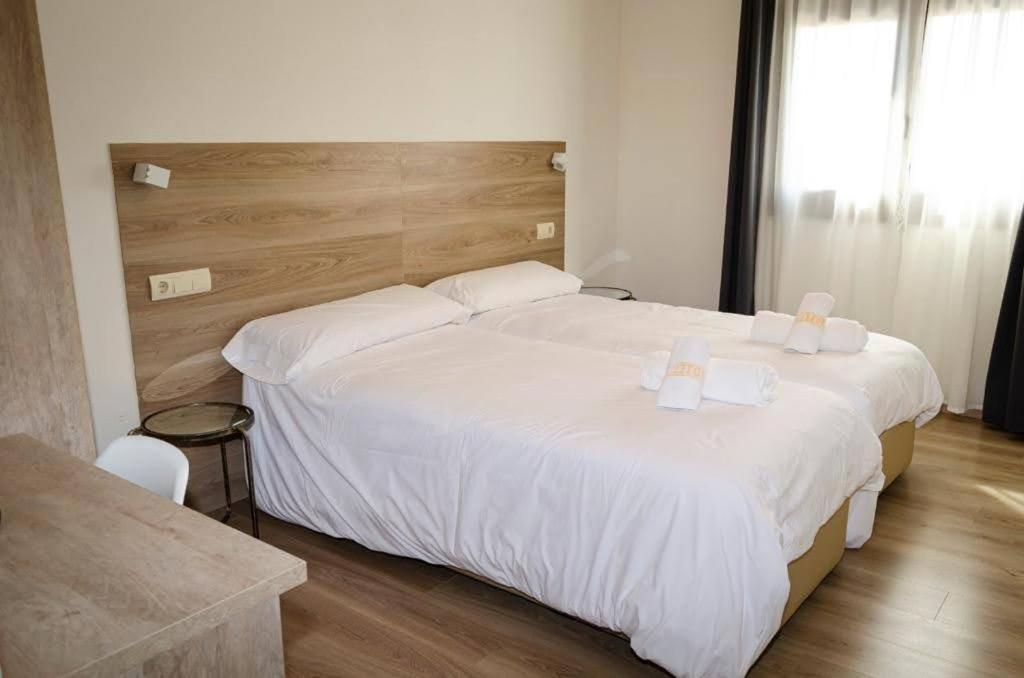 Hotel El Cobertizo Plasencia del Monte Eksteriør billede