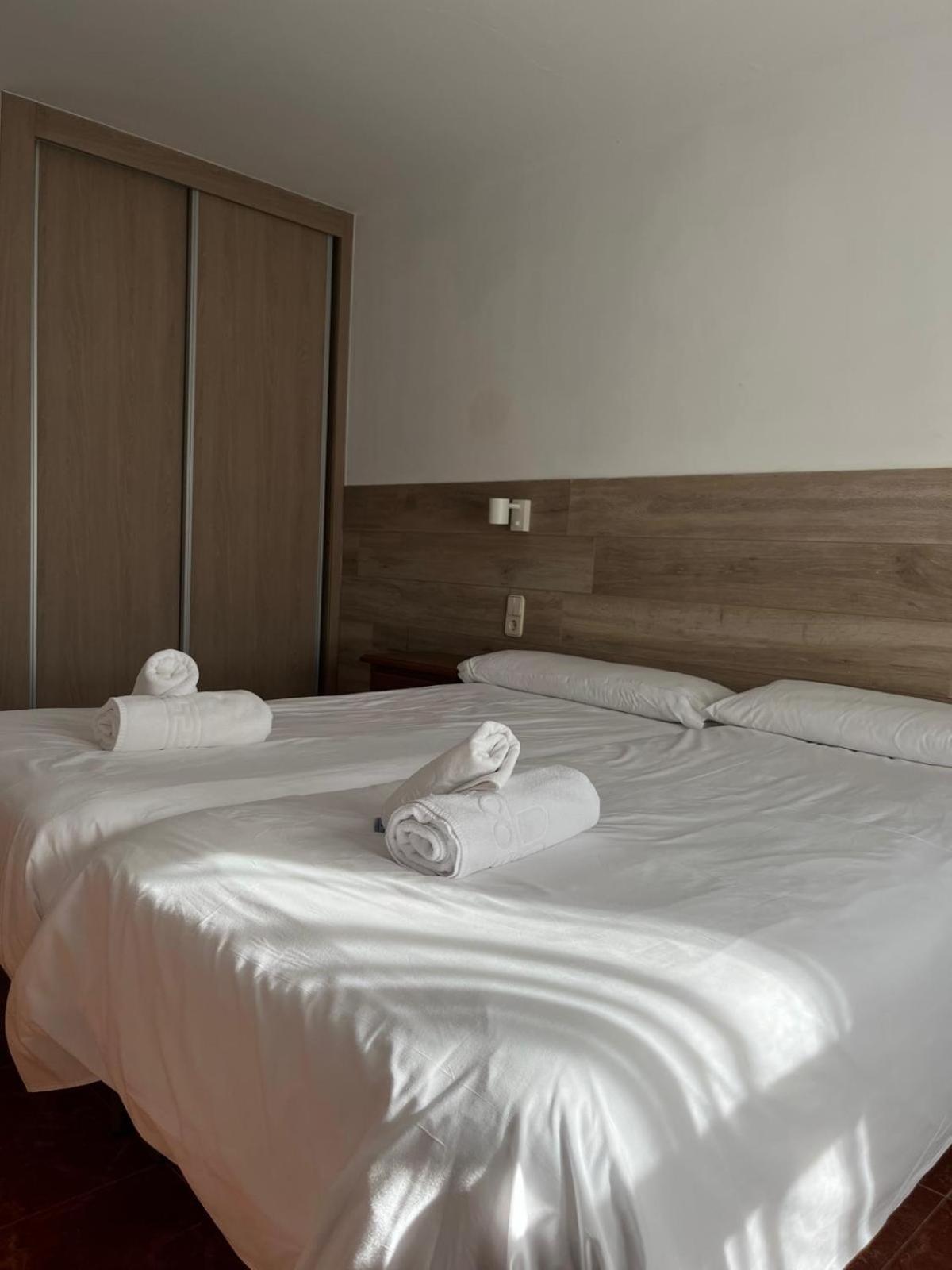 Hotel El Cobertizo Plasencia del Monte Eksteriør billede